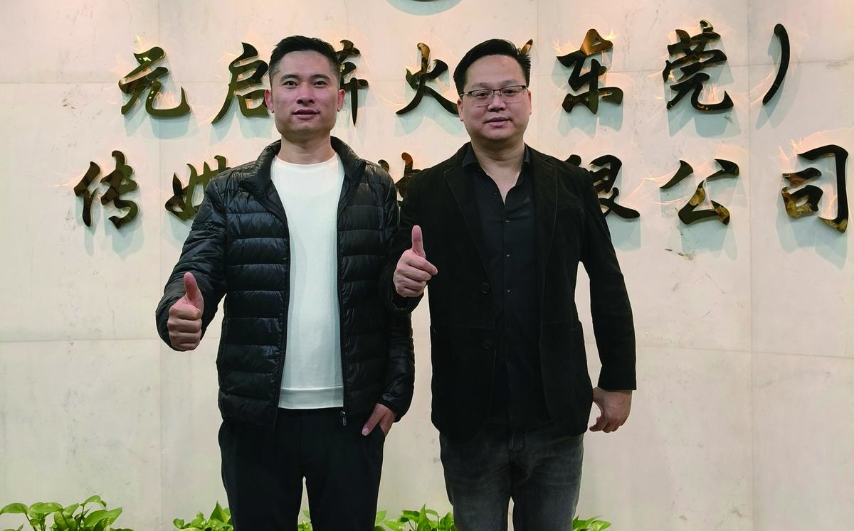 客户来访合影