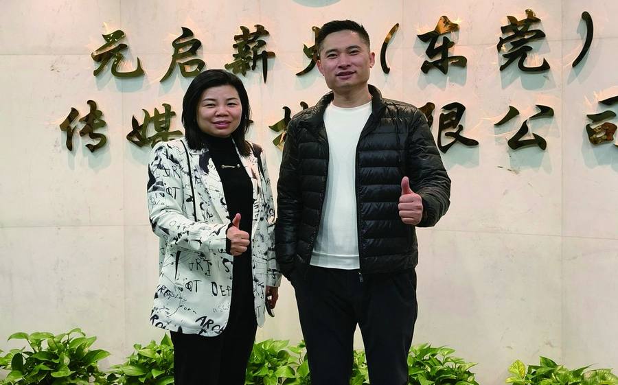 客户来访合影